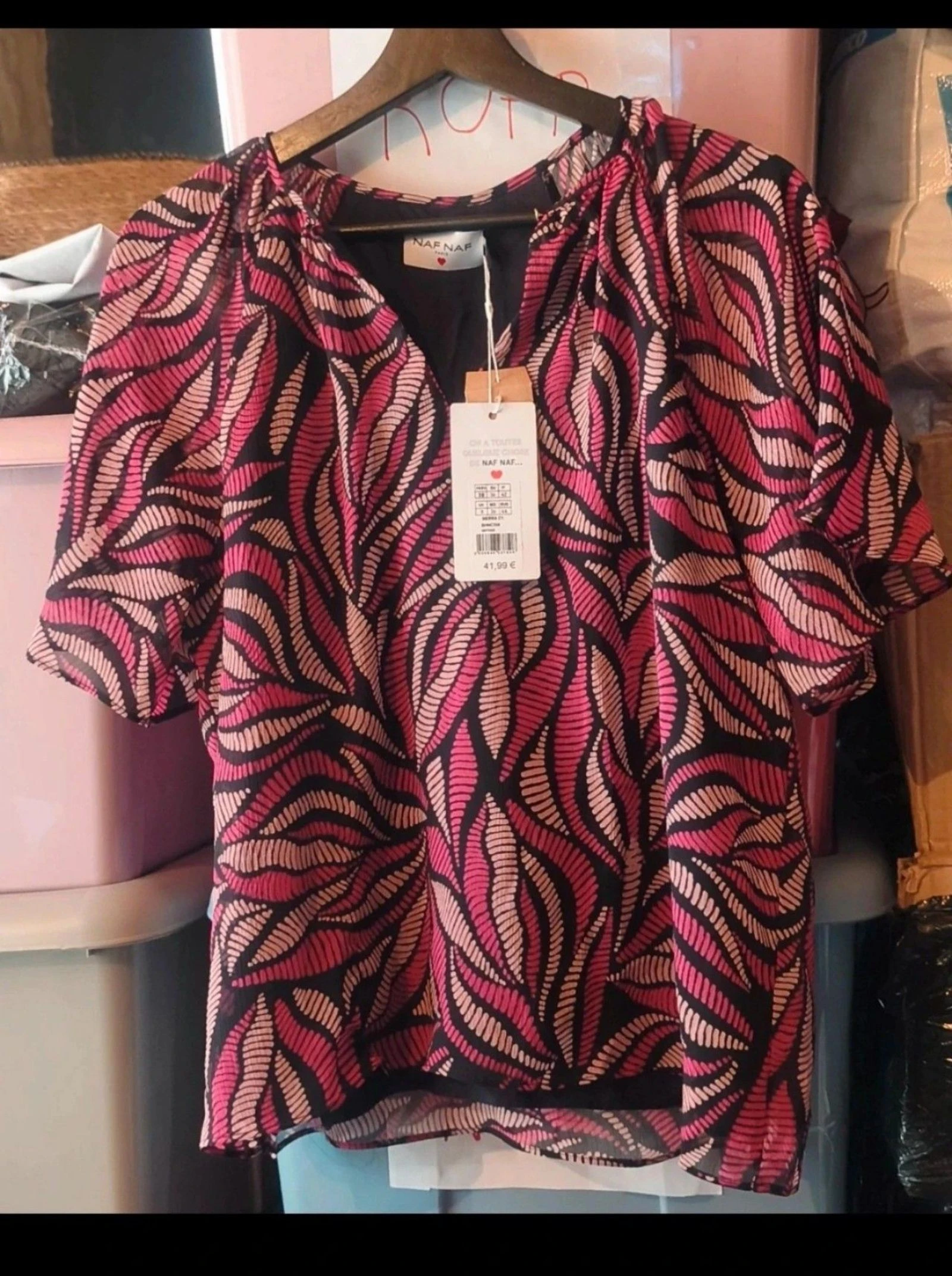Blusa NAF NAF Nueva con Etiqueta (Talla 38/M) - Estampado Fucsia/Negro